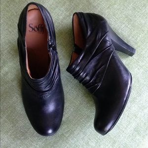 9 Sofft Short Black Leather Boots Heels Zipper